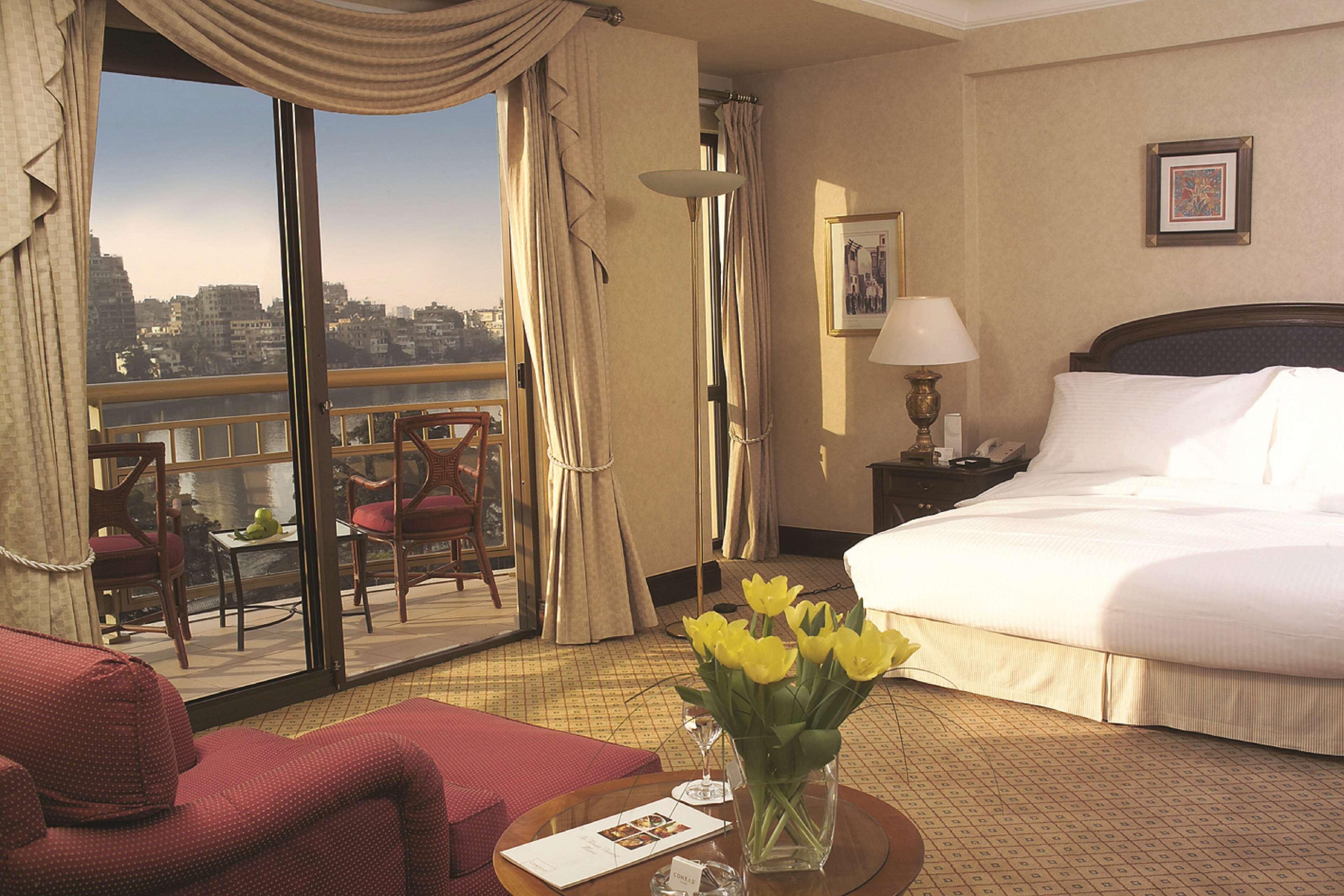 Sofitel Cairo Downtown Nile Hotel Ngoại thất bức ảnh A room at the Four Seasons Hotel, Cairo