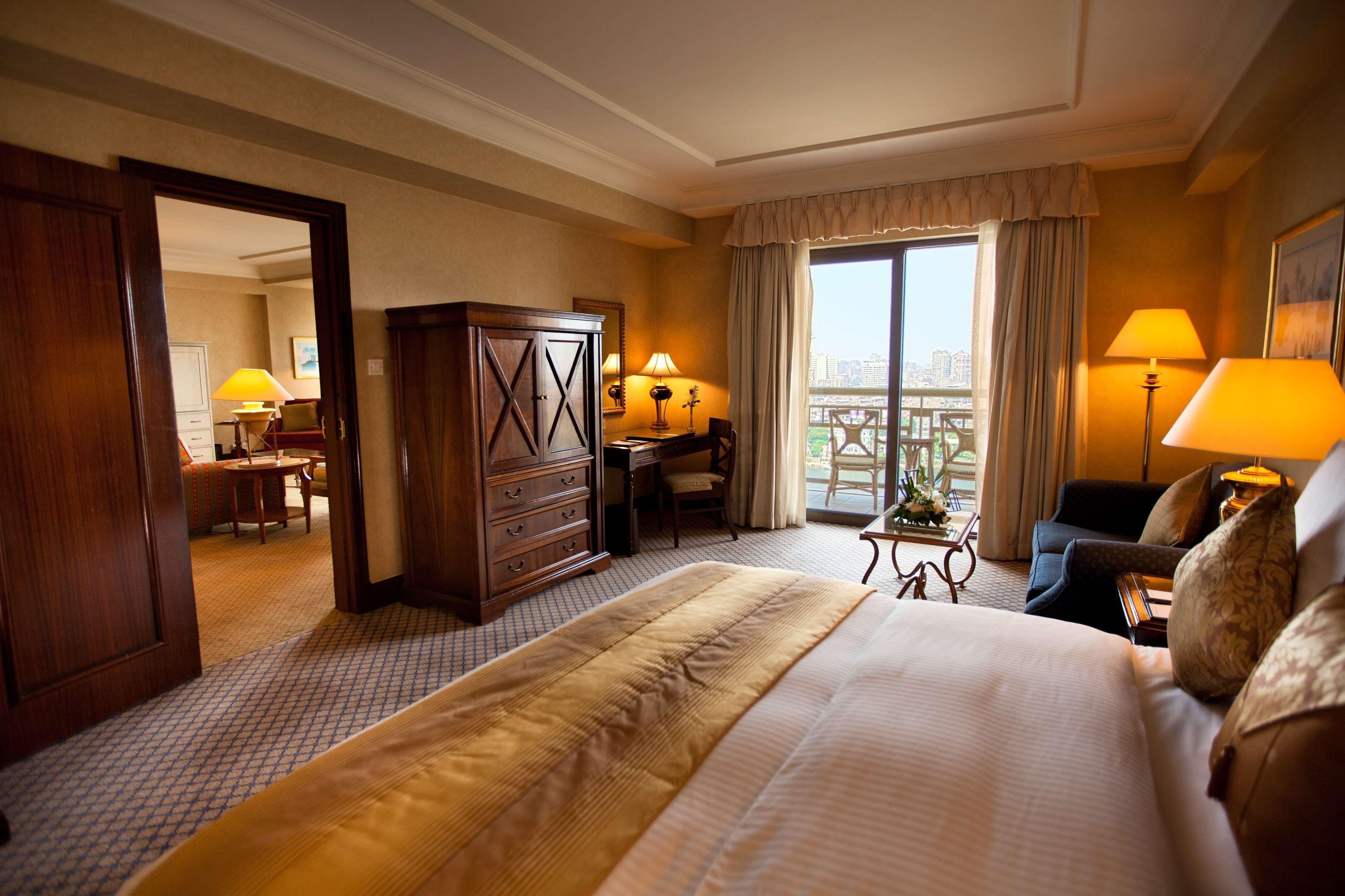 Sofitel Cairo Downtown Nile Hotel Phòng bức ảnh A suite at the Four Seasons Hotel, Cairo