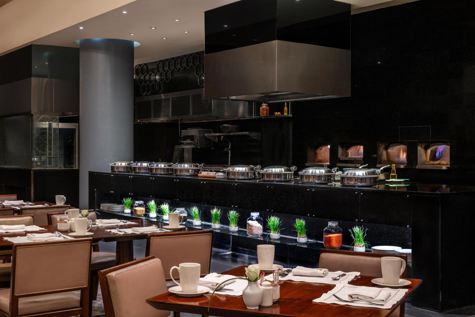 Sofitel Cairo Downtown Nile Hotel Ngoại thất bức ảnh The restaurant