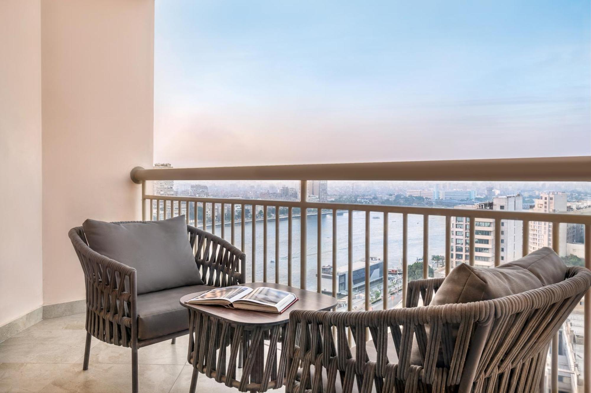 Sofitel Cairo Downtown Nile Hotel Ngoại thất bức ảnh Balcony